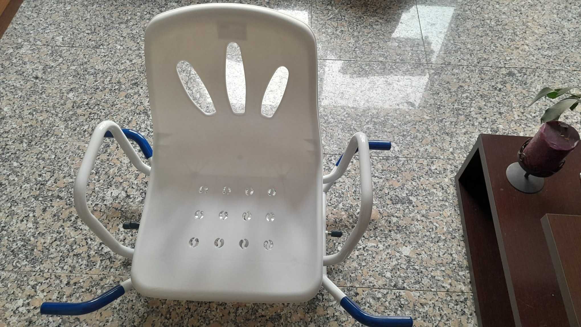 Cadeira rotativa para banheira