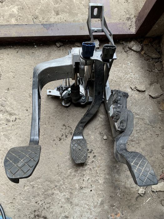 Педальний вузол 8D1721117P