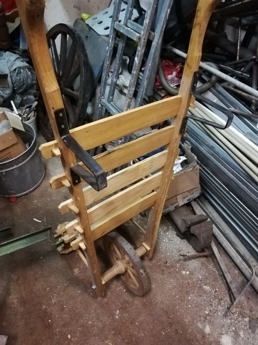 Taczka ogrodowa ozdobna drewniana