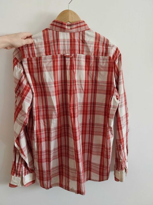 Camisa axadrezada, tamanho L, em muito bom estado