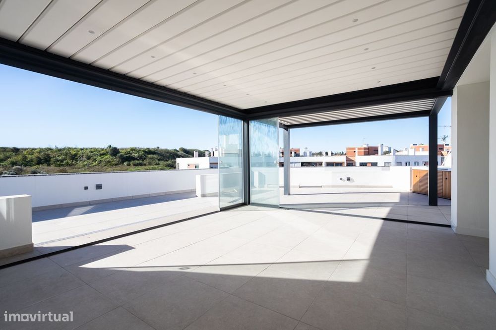 Apartamento T2 duplex com terraço vista rio no Alto de Algés