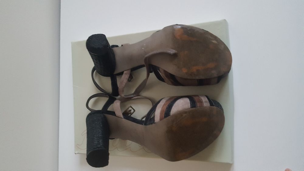 Szpilki na słupku sandały skóra zamsz BATA