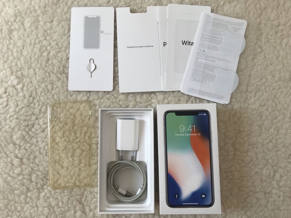 Telefon iPhone X 256GB srebrny, biały tył