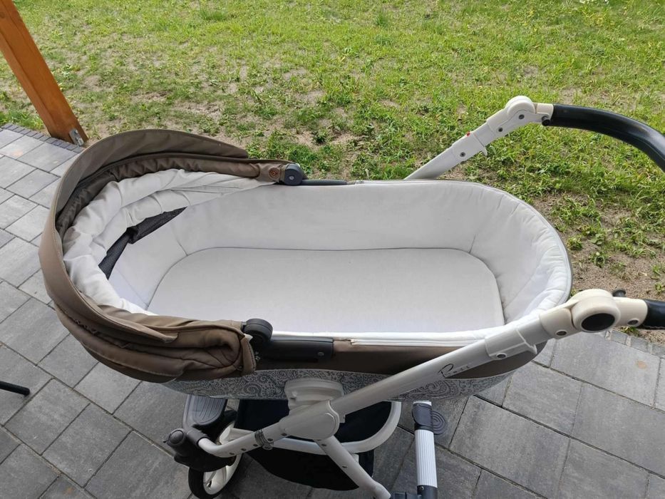 Wózek dziecięcy Roan Bass Soft 2 w 1 + fotelik z bazą isofix