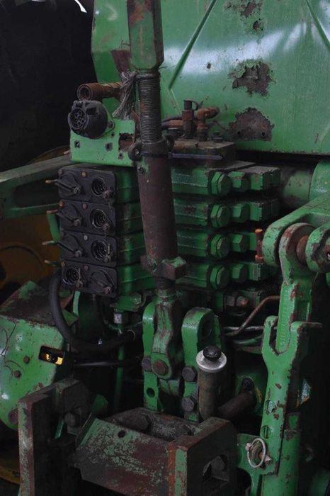 Tractor Agrícola/Florestal John Deere 8200