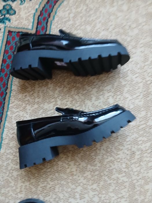 Туфлі лакові жіночі