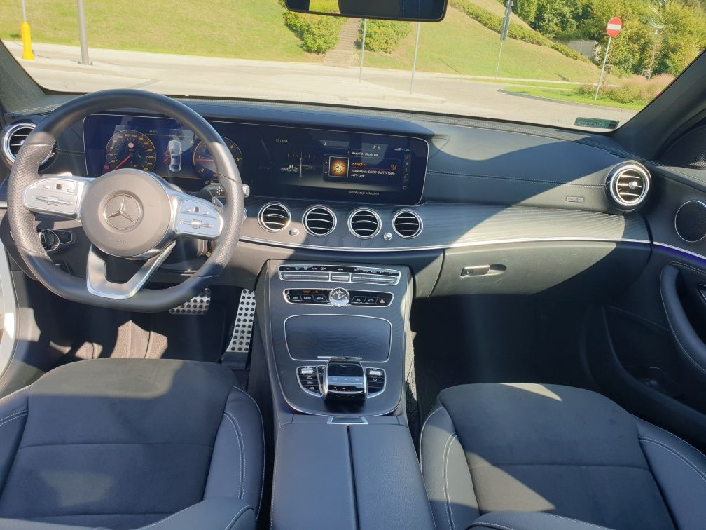 Wynajem Mercedes W213 E220D 4matic. Wypożyczalnia samochodów.