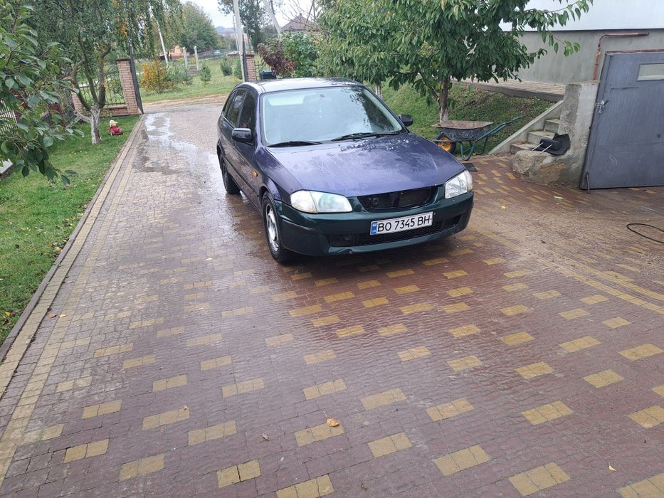 Мазда 323 2000 рік