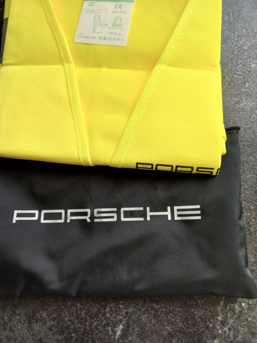 Porsche zestaw ratunkowy (apteczka , kamizelka , trójkąt , klucze) !