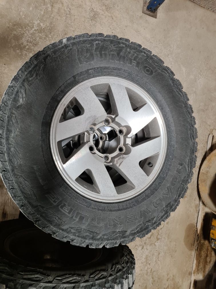 Vendo pneus Kumho 255 70 R16