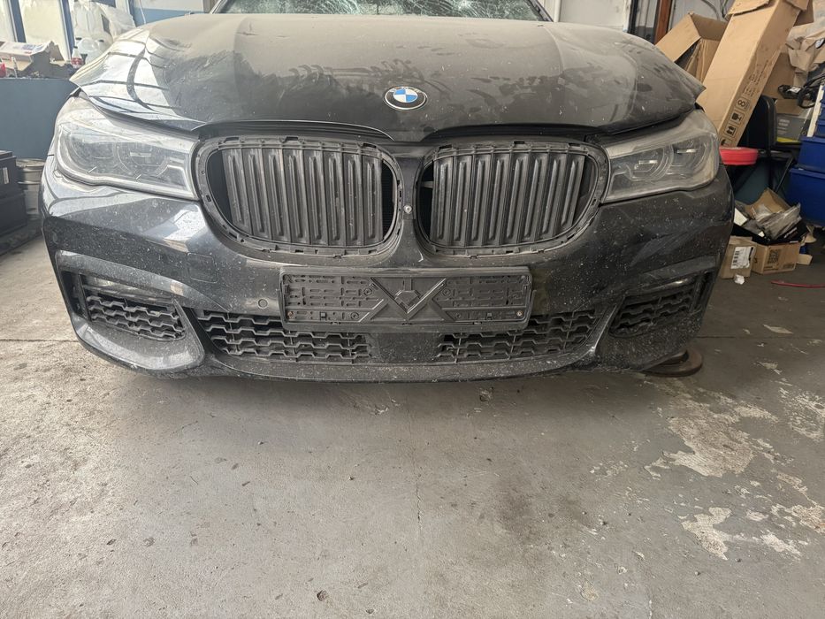 Розбирання BMW 7-series G12 2017 року