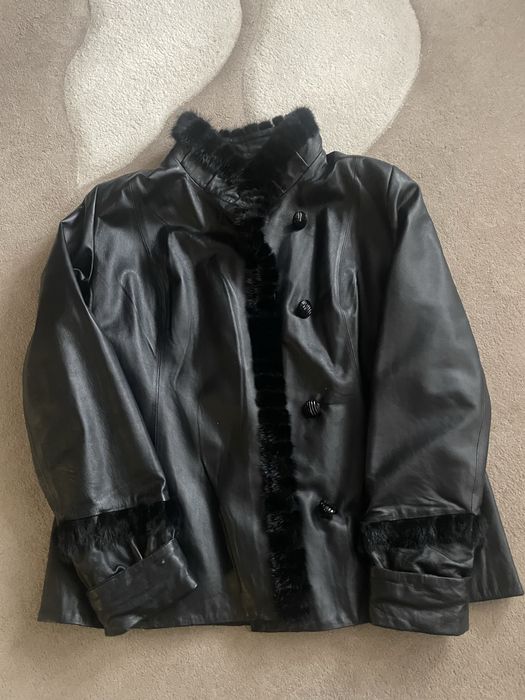 Шкіряна жіноча куртка
