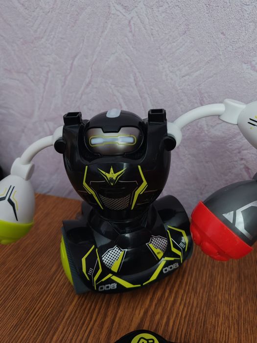 Роботи боксери  Silverlit. Інтерактивний робот.