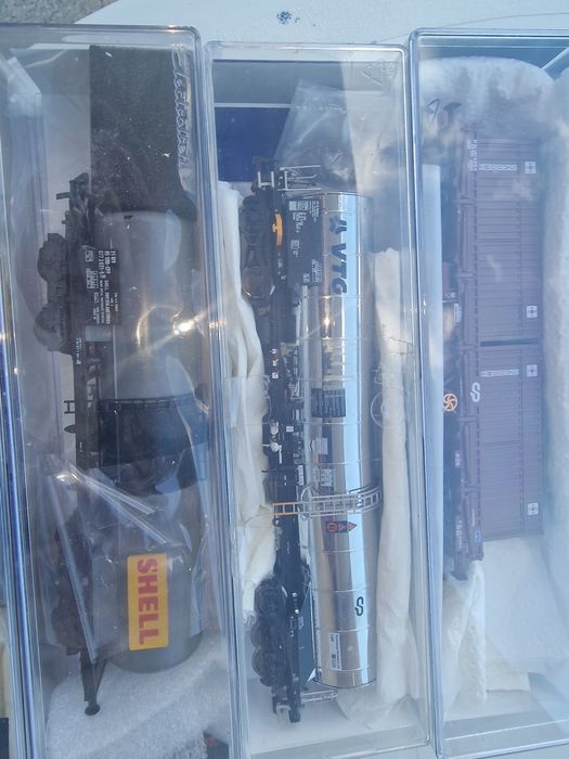 Material ferroviario raro