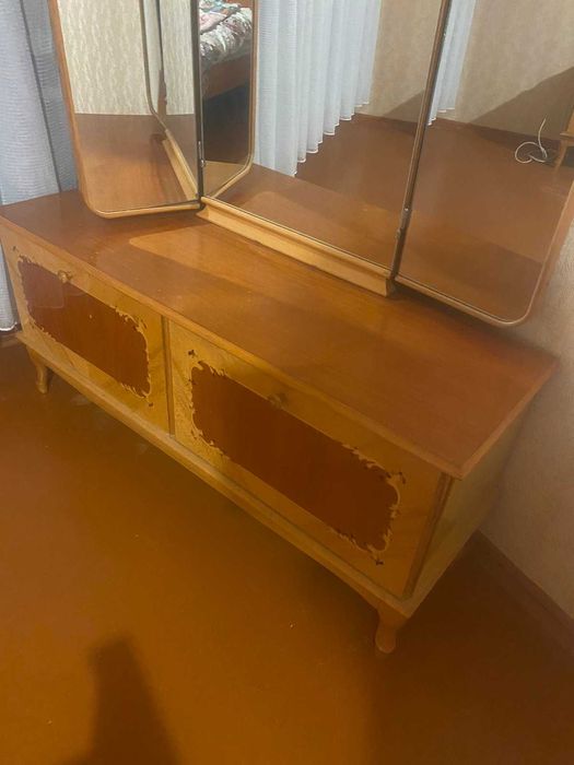 Тумбочка трюмо  Зеркало