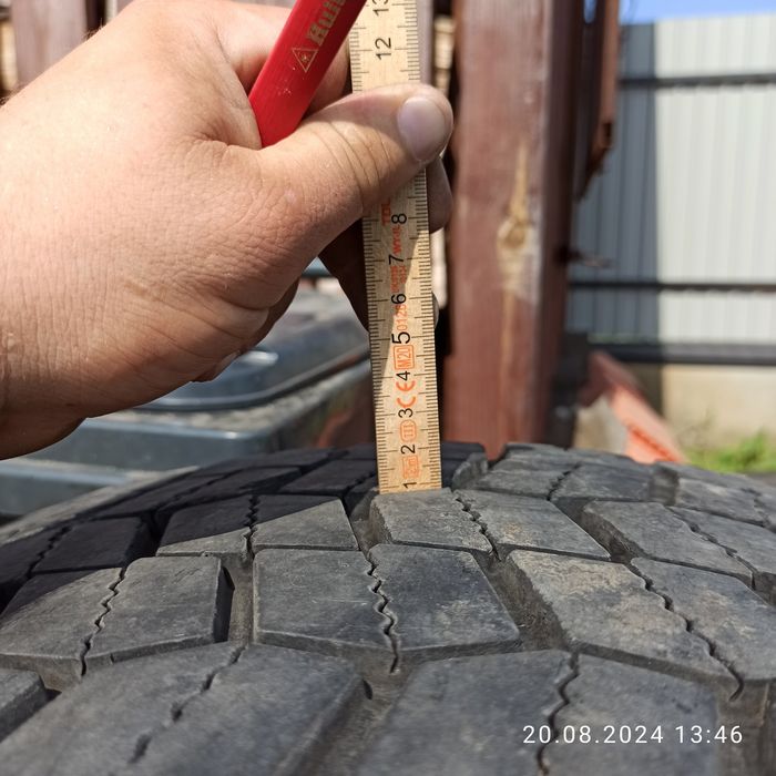 Шини на ведучу вісь