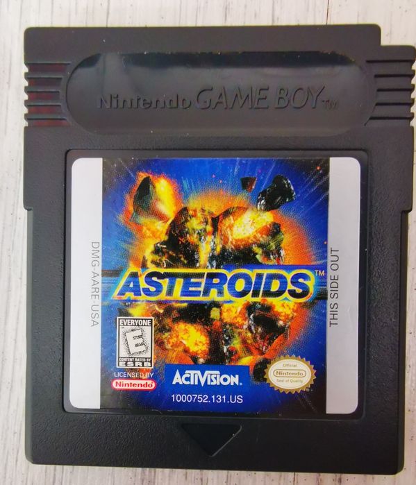 Asteroids gra na Game Boy Color