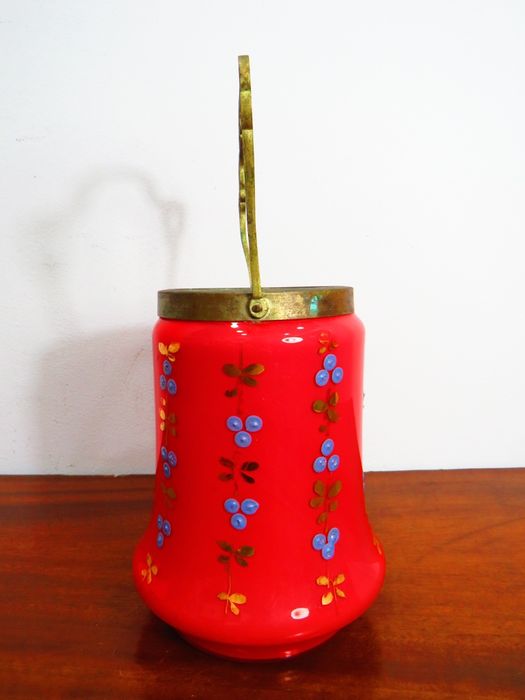 Pote ao estilo Arte Nova.