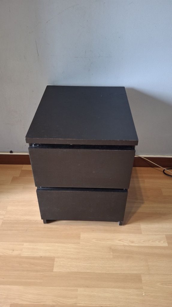 Mesa de cabeceira MALM