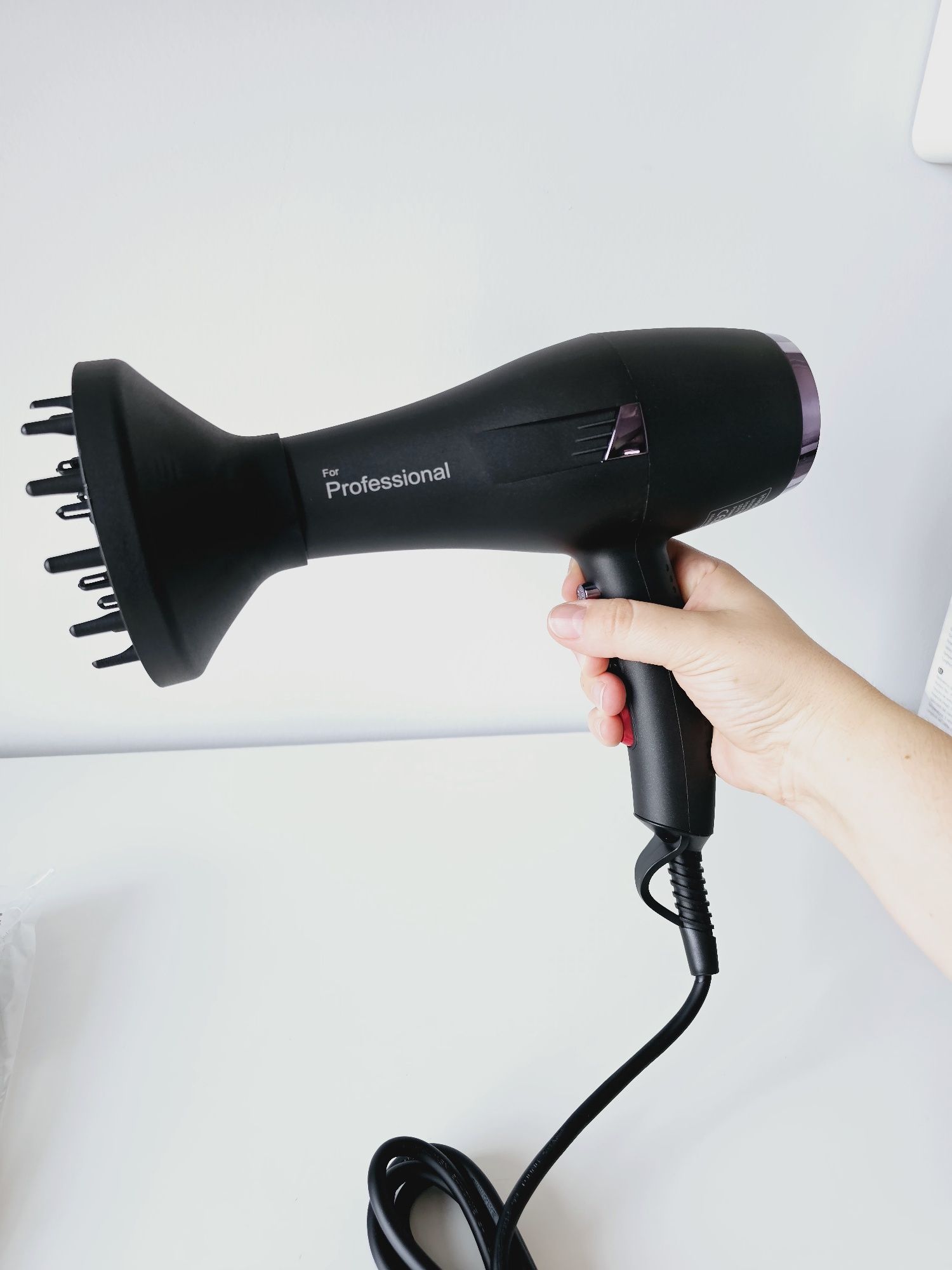 Profesjonalna suszarka do włosów jonowa 2400W Happygoo IN11-B002