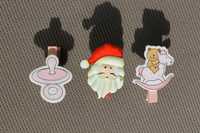 Pequenos adornos de decoração Pai Natal, chupeta e ursinho a cavalo