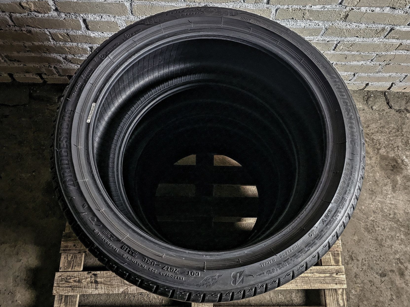 225/40r18 Bridgestone | 7.5mm | Преміум шини | Ідеальні | Комплект 4шт