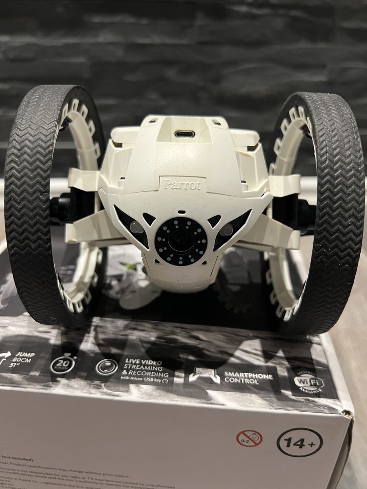 Parrot mini dron Jumping Sumo