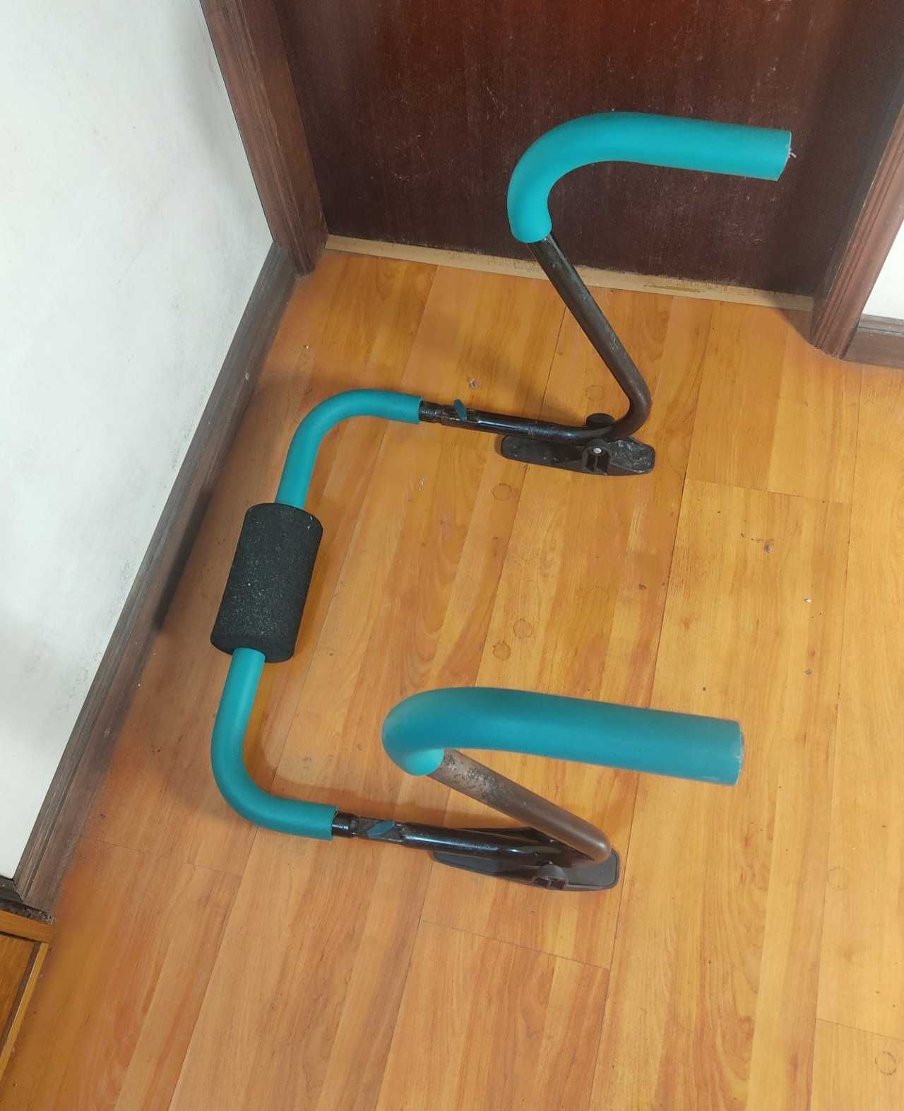 Aparelho de exercício de abdominais em casa