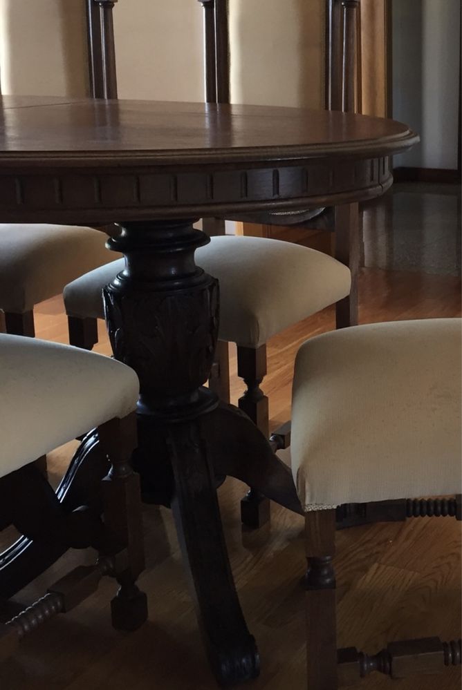 Mesa de sala em madeira