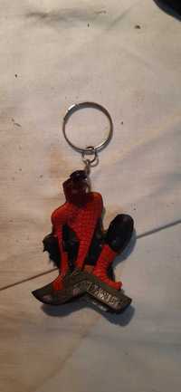 stary breloczek do kluczy spiderman