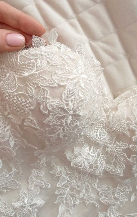 Klasyczna suknia ślubna Lillian West rozm.38