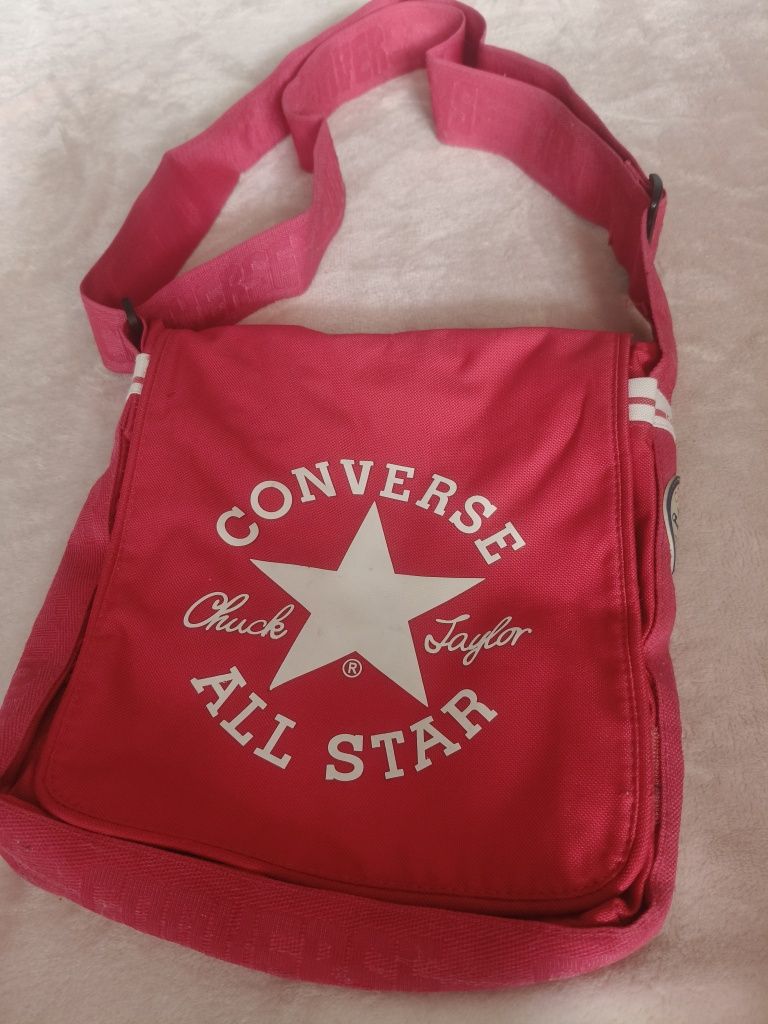 Czerwona torebka Converse