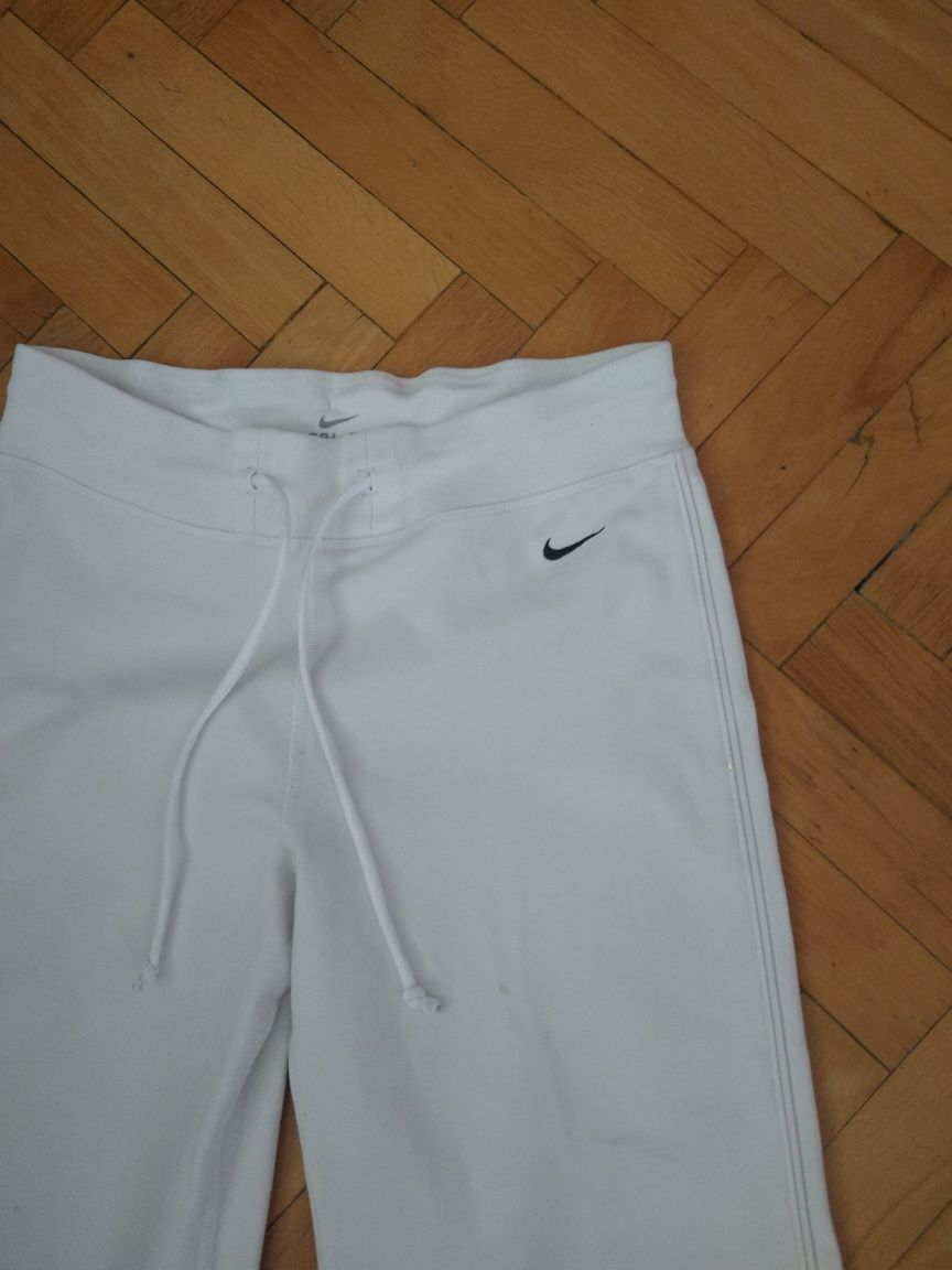 Białe dresowe spodnie Nike  S