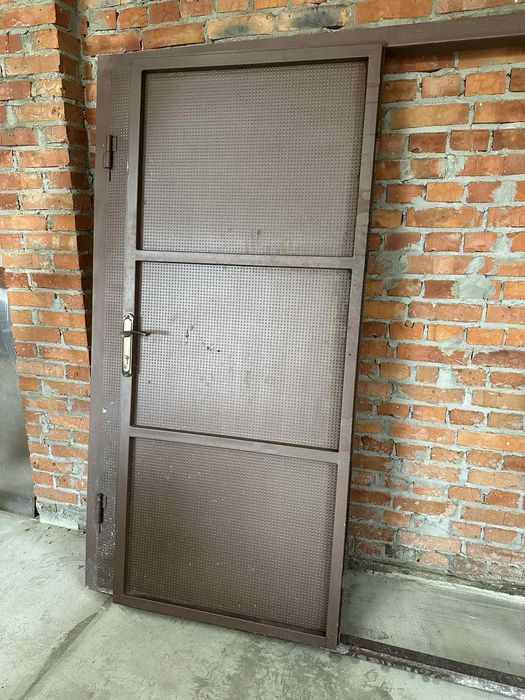 Ворота гаражні...