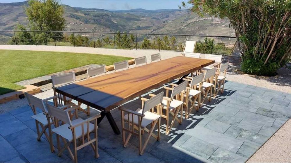 Mesa em madeira exótica em prancha única.Solid wood tables