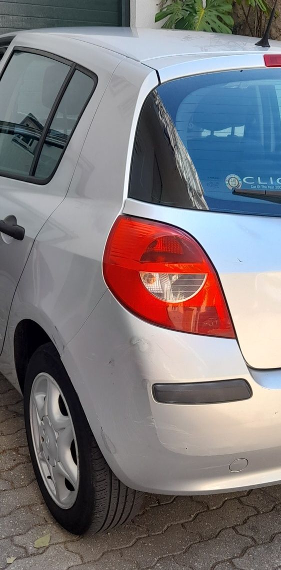 Renault clio 3   2006  1.2 gasolina 2500€