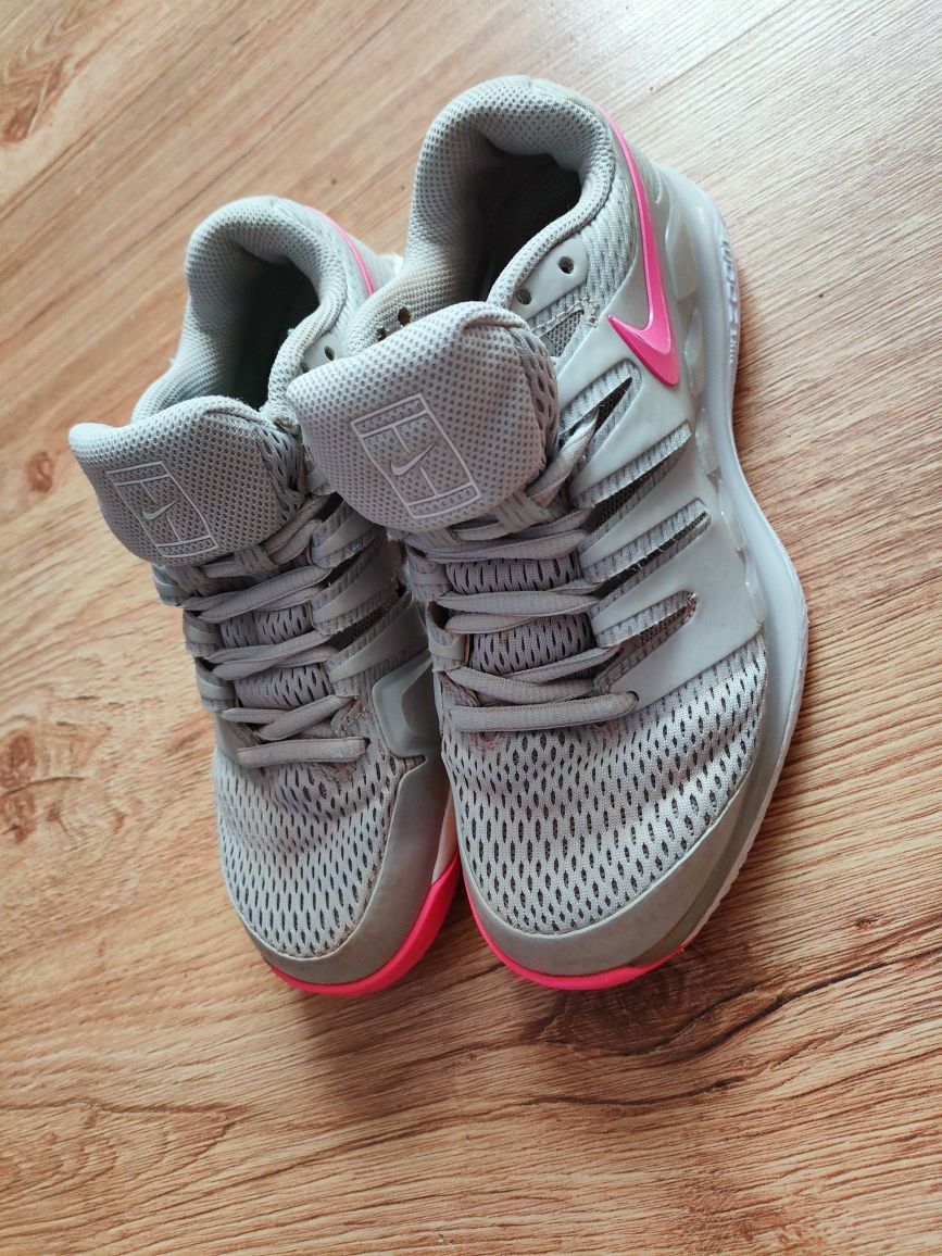 Buty Nike roz 35,5 czytaj opis