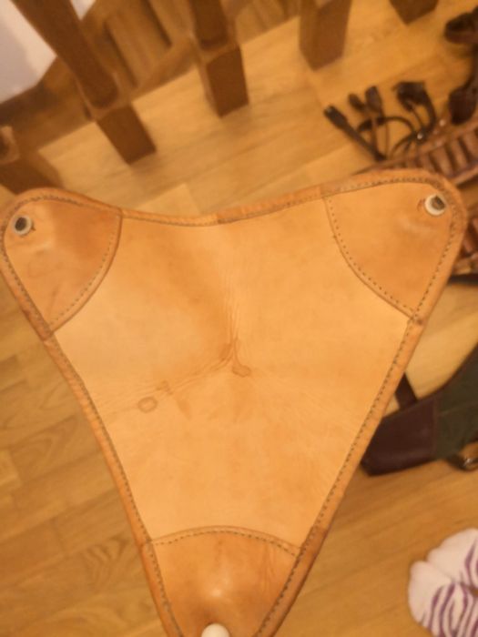 Akcesoria myśliwskie futerał na broń, pas na amunicję,stołek sygałówka