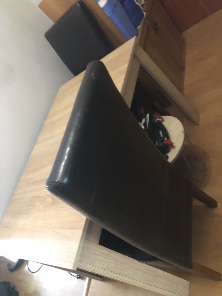 Sprzedam stół z krzeslami