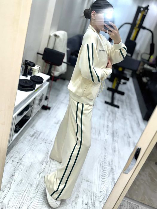 Стильний спортивний костюм