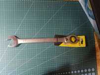Klucz płasko oczkowy z grzechotką Stanley 27mm 1-17-373