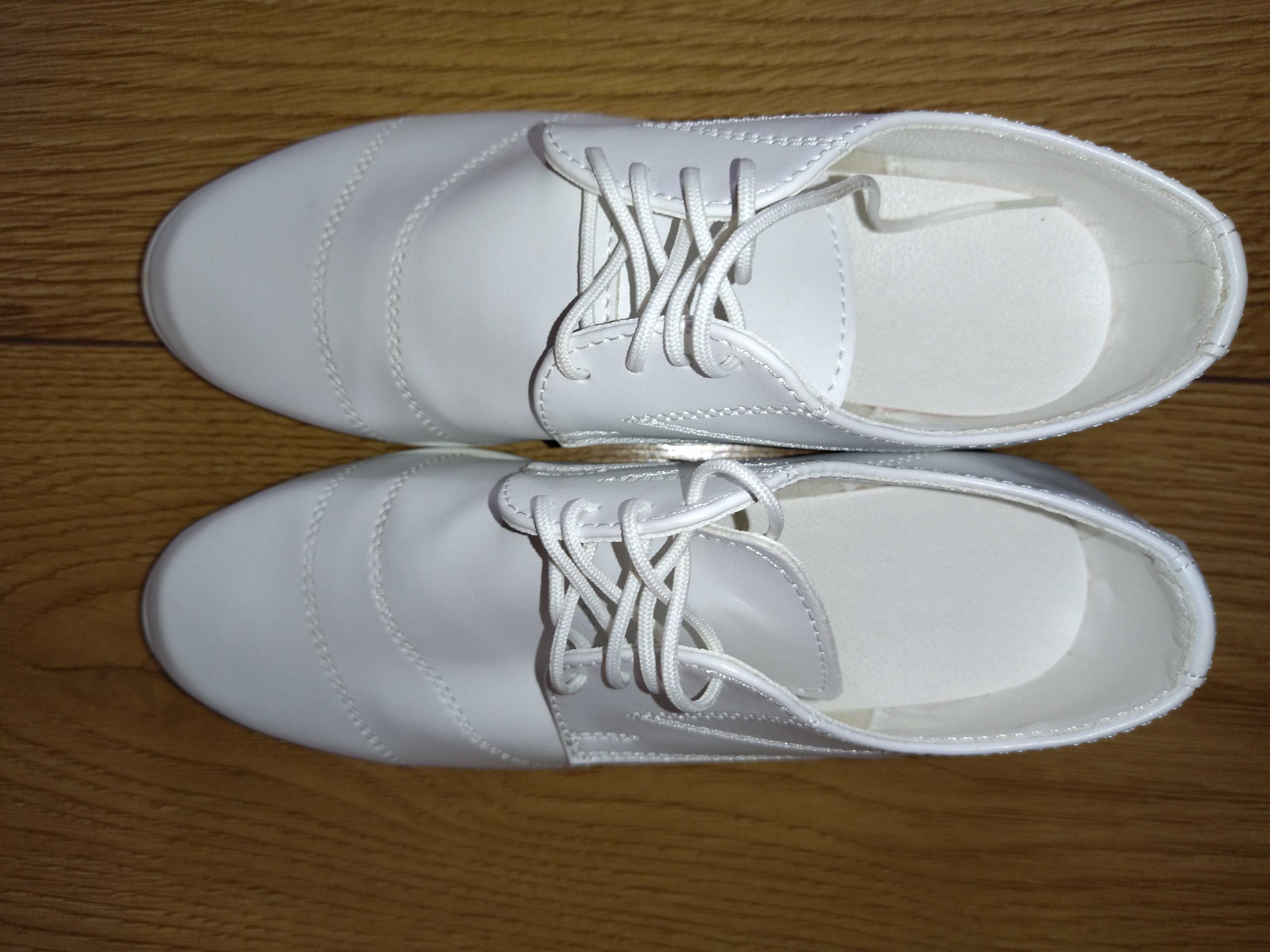 Buty komunijne białe dla chłopca 30/33 dł. wkł. 21 cm
