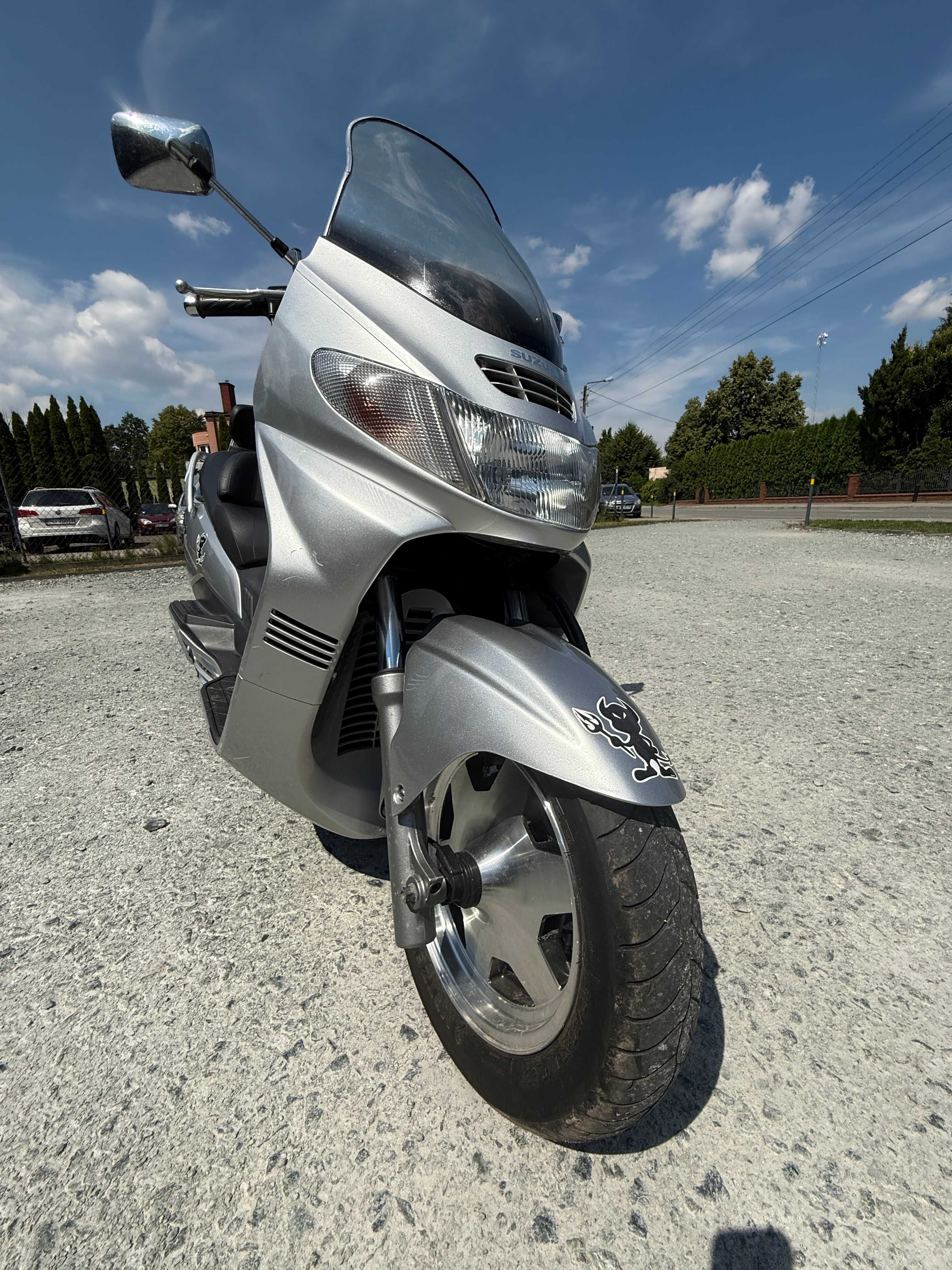 Suzuki Burgman 250 w bardzo dobrym stanie, bezwypadkowy.