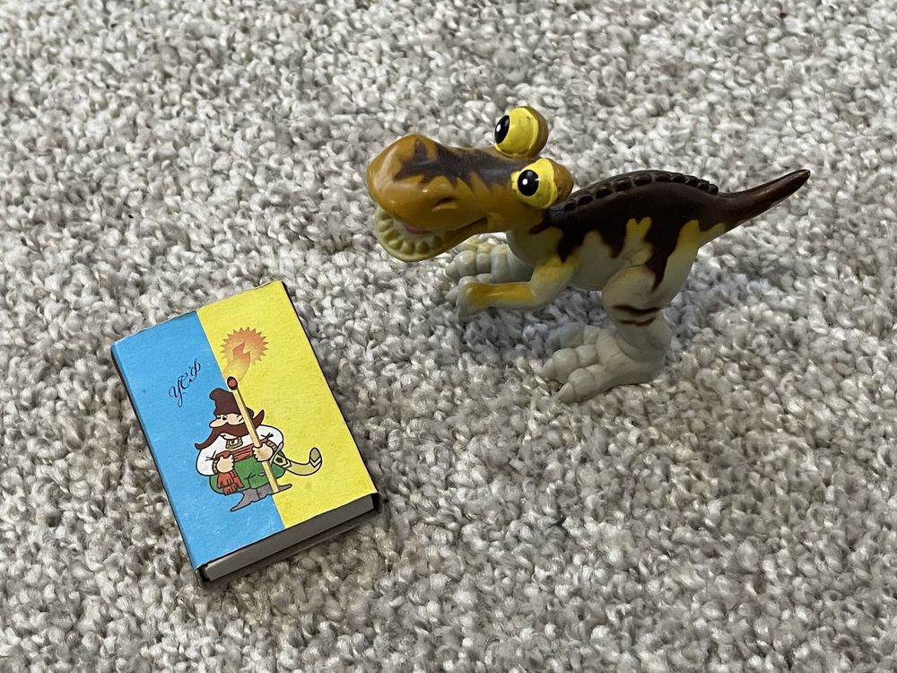 Іграшка динозавр