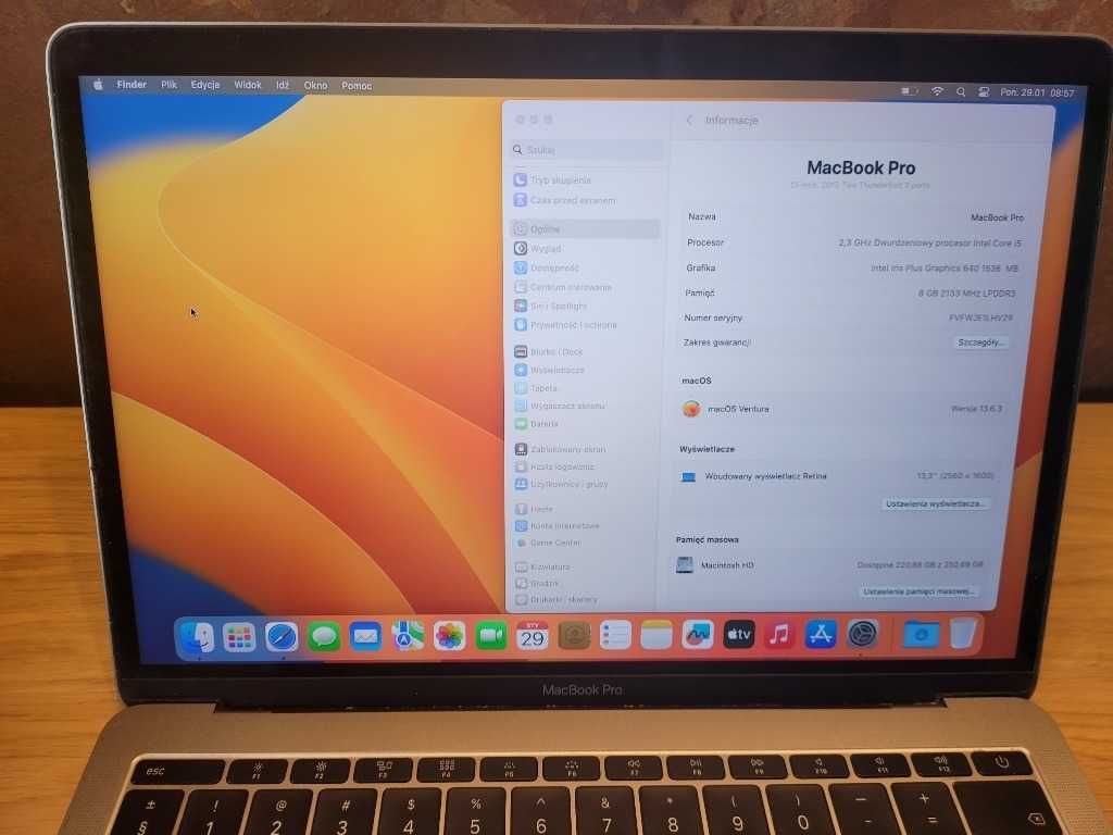 MacBook Pro 8GB  RAM i dysk 256GB 2017