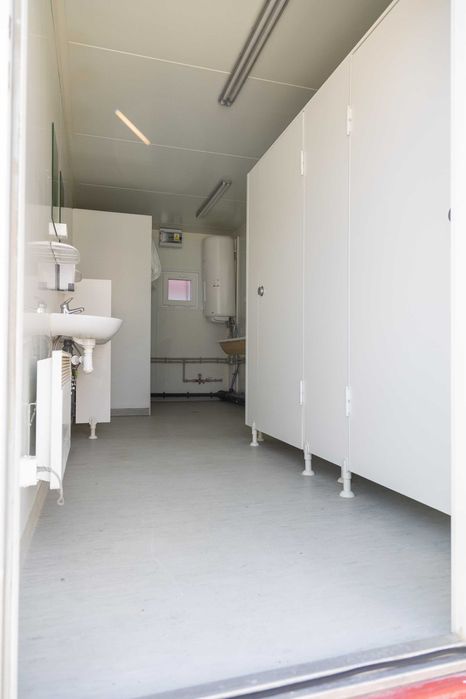 kontener sanitarny, kontener z prysznicem i sanitariatem, WC, kontener