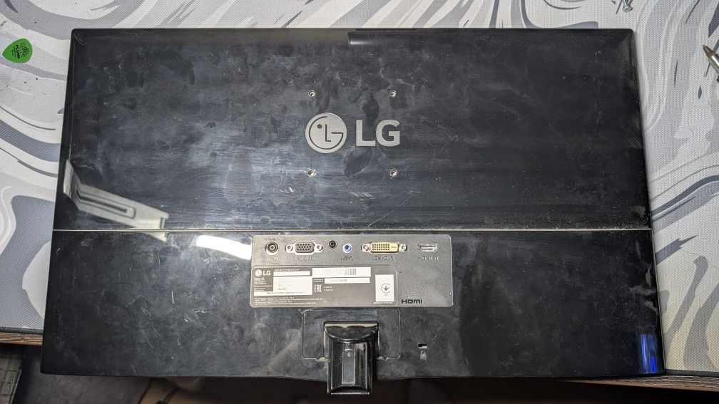 Монитор 24" LG 24MP68VQ-P