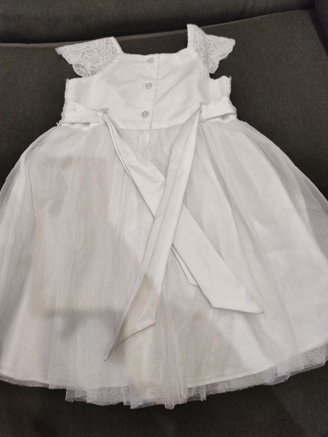 Piękna biała sukienka z koronką i tiulem na chrzest 12-18m