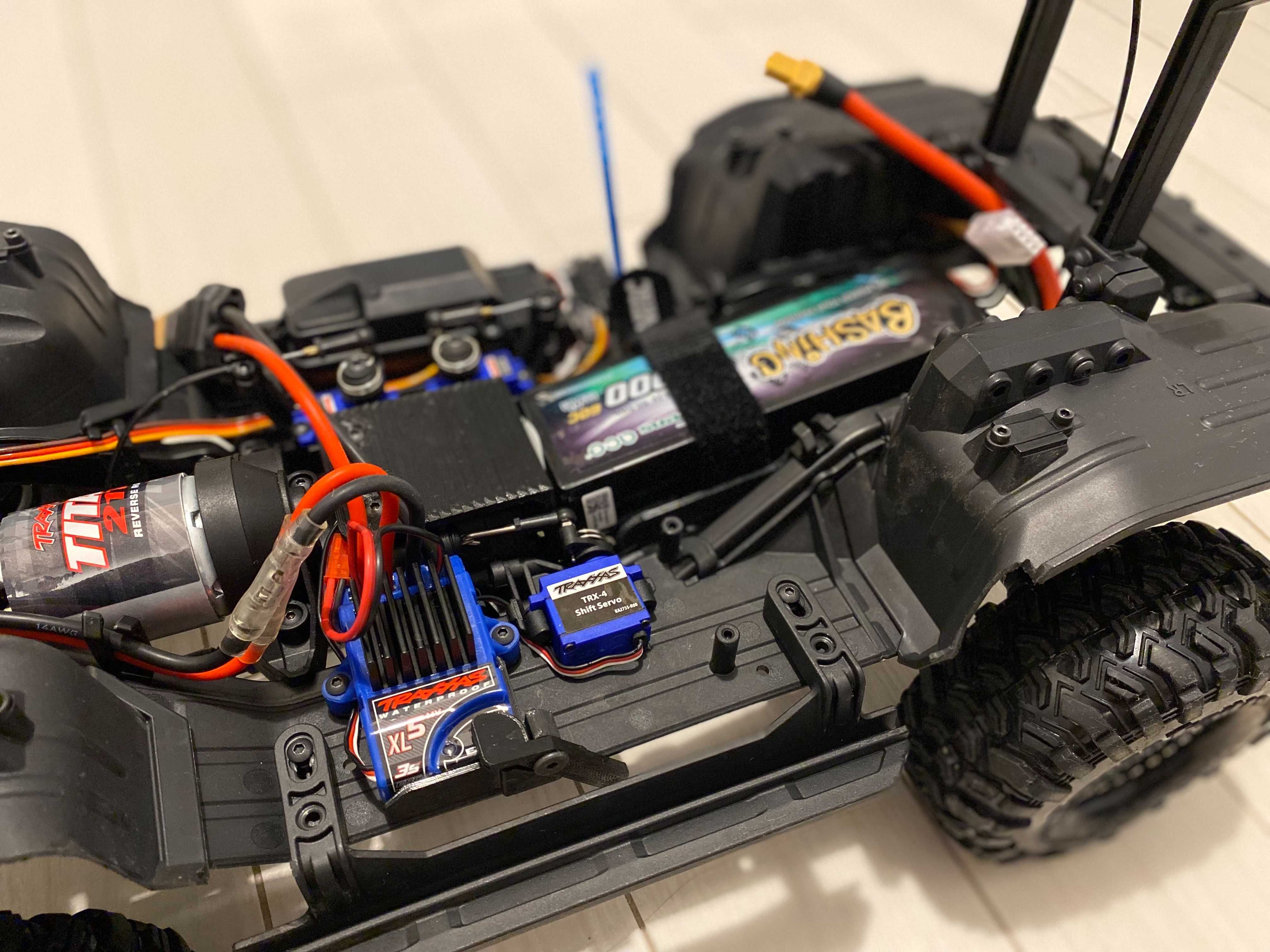 Traxxas TRX4 uchwyt, tacka baterii LowCG