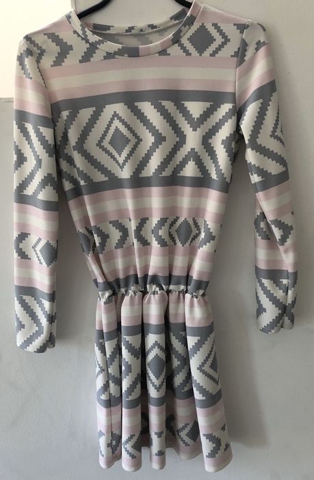 Sukienka Varlesca rozmiar uniwersalny azteckie wzory biało różowa mini